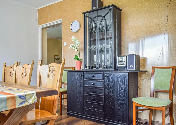 4 Bedroom Gorgeous In Holiday home