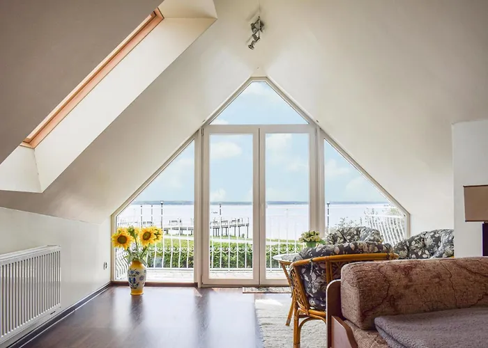 4 Bedroom Gorgeous In Holiday home *